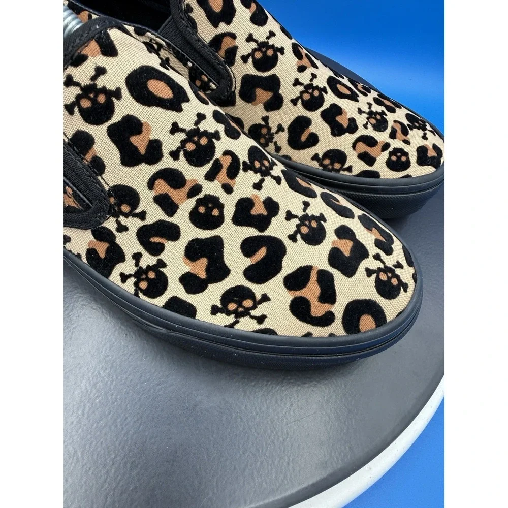 VANS Classic Slip On Womens Sz 6.5 Raised Velvet Skulls Crossbones Leopard Shoes